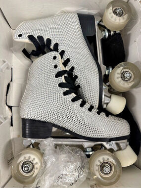 Steve Madden SK8R Rhinestone Roller Skates Silver & Black US 7